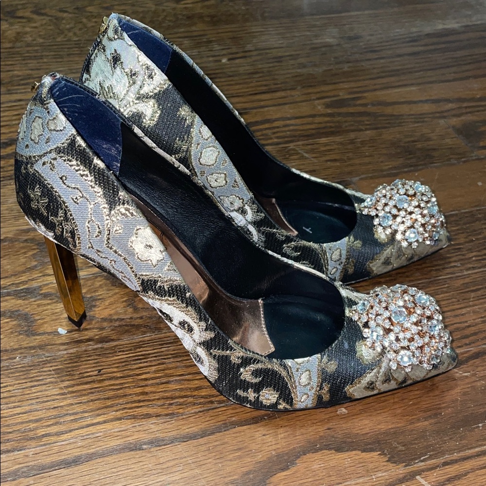 TED BAKER PEETCH PAISLEY PUMP